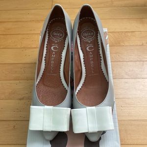 Jeffrey Campbell vintage dress shoes with bow size 7.5, but FIT LIKE size 7